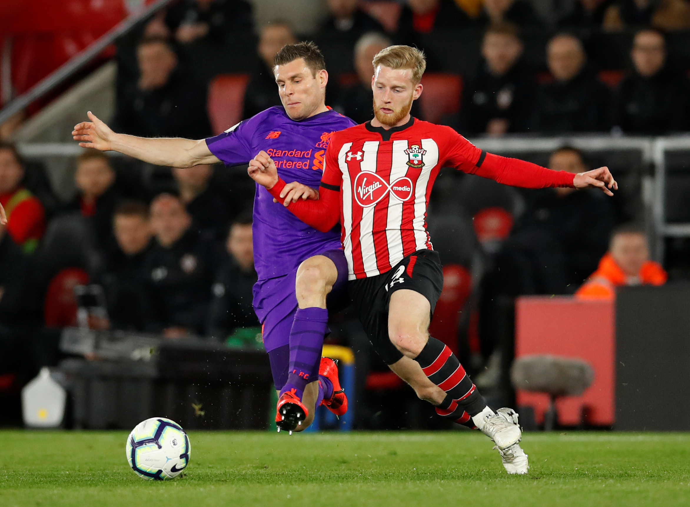 欧文突破防守造成杀伤球成功（欧文强突防线造犯规得手）