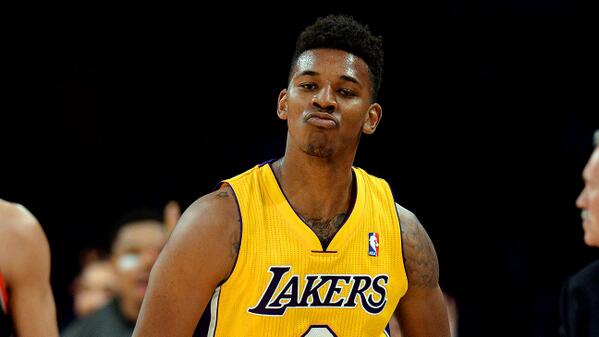 足协杯决赛：险象环生，北京国安大战河南杜康（足协杯终局之战：北京国安对阵河南杜康，惊险不断）