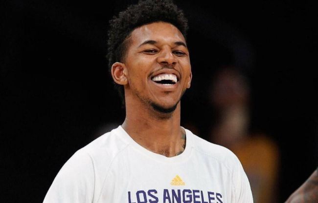 年轻球员释放潜力（青年球员展露锋芒）