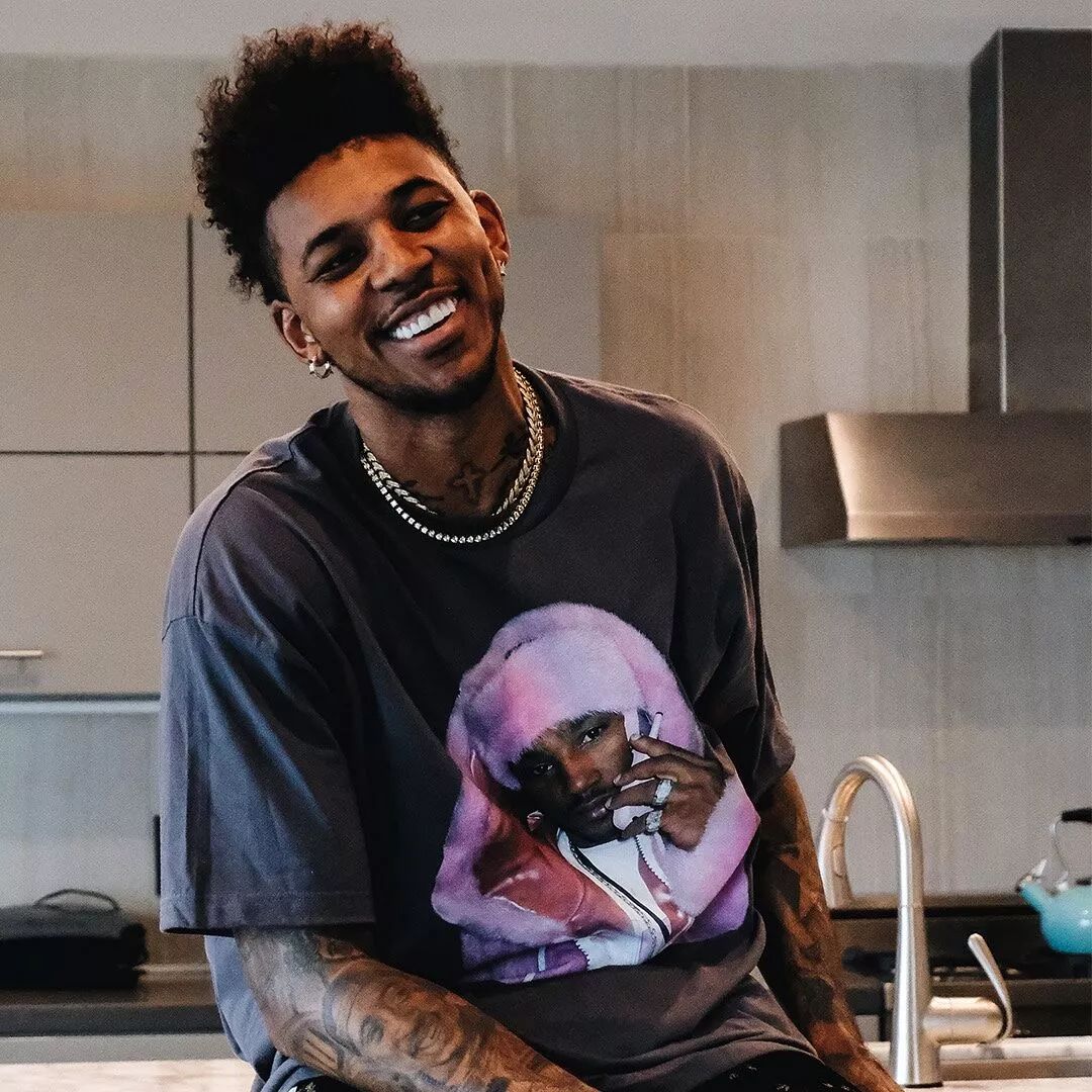 赫内斯遭拜仁球迷横幅抗议！前者近期曾呼吁废除50+1政策（呼吁废除50+1后，赫内斯遭拜仁球迷横幅抗议）