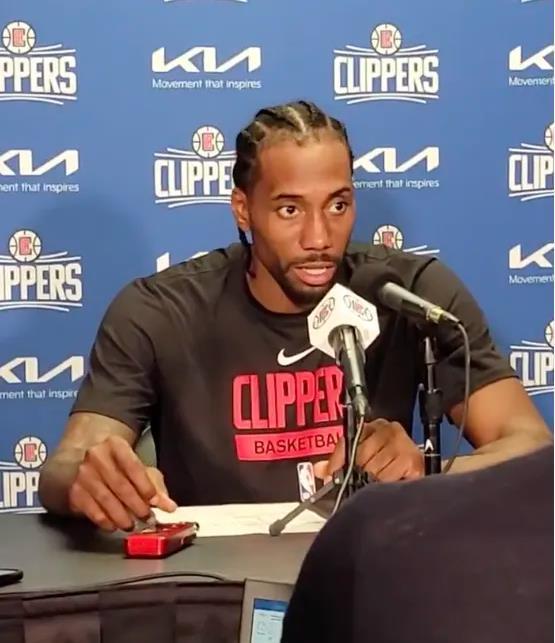 阿隆索：皇马右后卫的选择范围很广；进攻需要全队共同努力（阿隆索：皇马右后卫人选充足，进攻须全队发力）