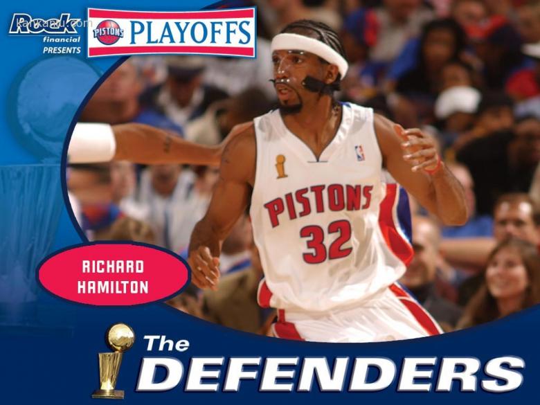 网红“小溥仪”现场观战北京国安比赛，与张稀哲合影留念（“小溥仪”网红现身国安主场观赛，与张稀哲同框留念）