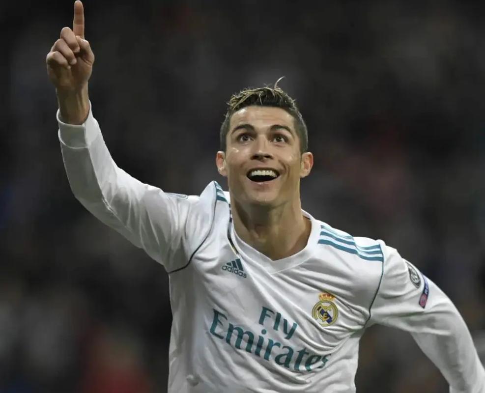 记者：贡萨洛-拉莫斯也在纽卡引援名单中，谢什科仍是首选