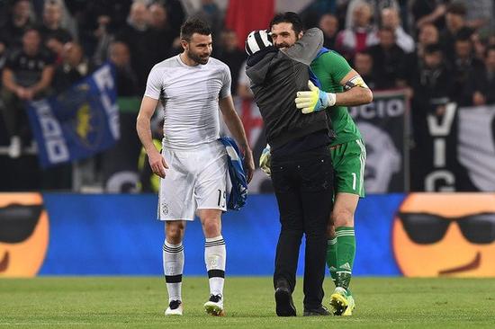 当年巴萨的训练课，疯狂过人进球的梅西！