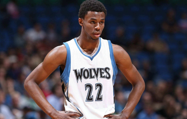 英超第15轮狼队对阵曼联凌晨开战（英超第15轮：狼队迎战曼联，今夜凌晨开球）