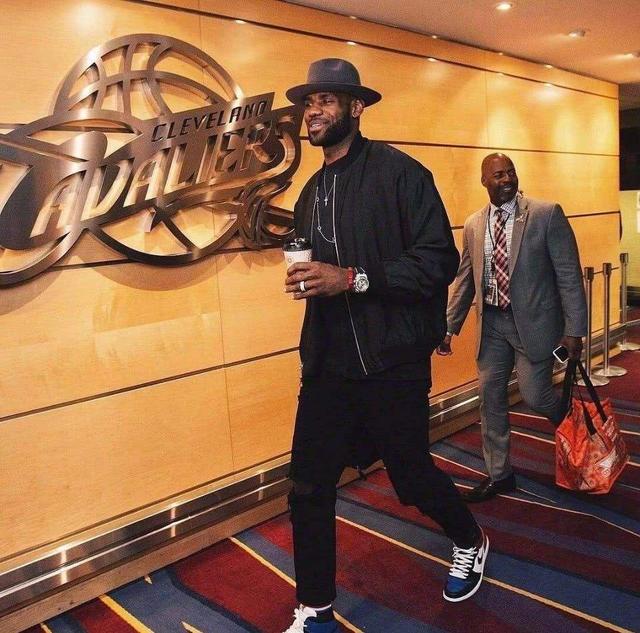 塞尔希-多明格斯：伊尼戈拥有领袖气质；目标是回到巴萨踢球（塞尔希-多明格斯：伊尼戈具领袖气质，个人目标是重返巴萨踢球）