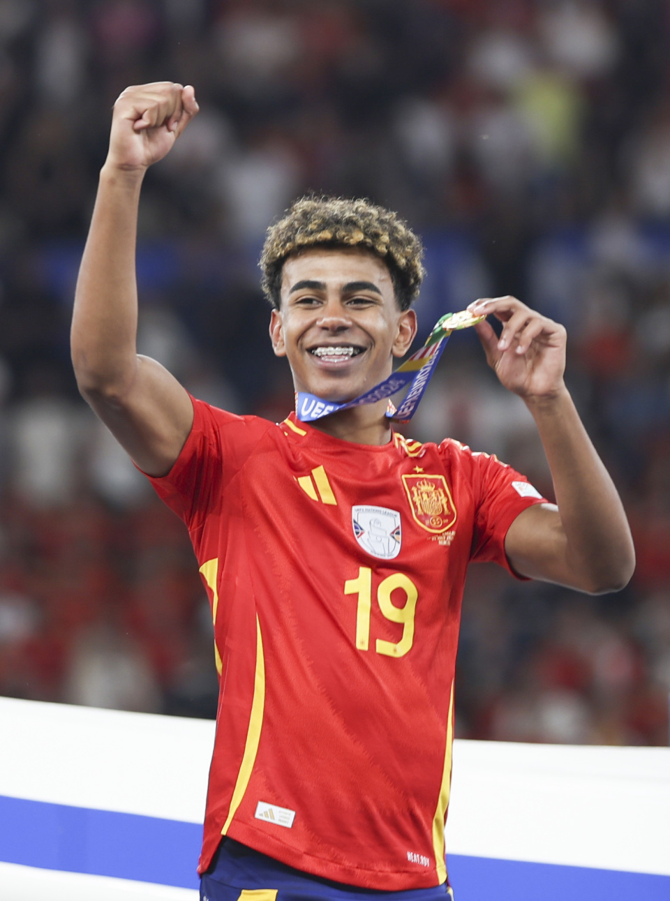 云达不莱梅vs科隆：菅原由势、施密德首发，比尔特、卡明斯基出战（云达不莱梅迎战科隆：菅原由势、施密德首发，比尔特、卡明斯基出场）