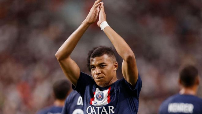 2025乒乓球混团世界杯上遭遇无情嘘声，张本智和“应视为一种荣誉”（2025年乒乓球混团世界杯遭嘘声，张本智和：应当成一种荣誉）