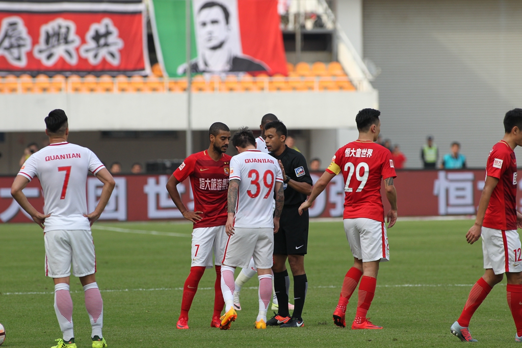 哈利伯顿：希望到月底的时候我能开始进行一对一的训练（哈利伯顿期待月底恢复一对一训练）