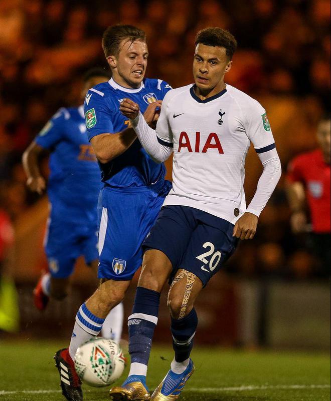 冲冠！2026赛季中超第一黑马现身，教练更新换代，瞄准多名国脚（剑指冠军！2026中超黑马崛起，教练组换代升级，锁定多位国脚）