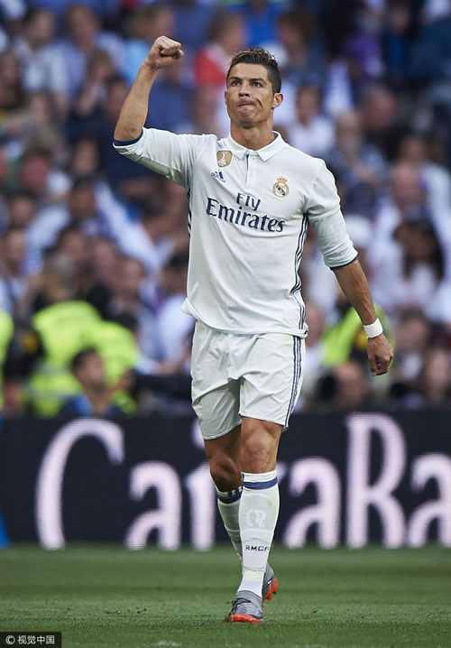 邮报：明年世界杯上下半场中段设强制补水时间，每次三分钟（邮报：明年世界杯每半场中段将设3分钟强制补水暂停）