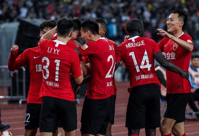 阿斯跟队：德容今天已回归训练，阿劳霍预计将缺战马竞（阿斯随队报道：德容今日复训，阿劳霍或缺席对阵马竞）